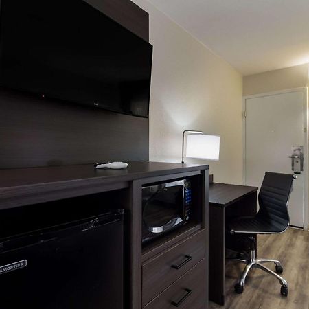 Quality Inn Coliseum Север Чарлстон Экстерьер фото