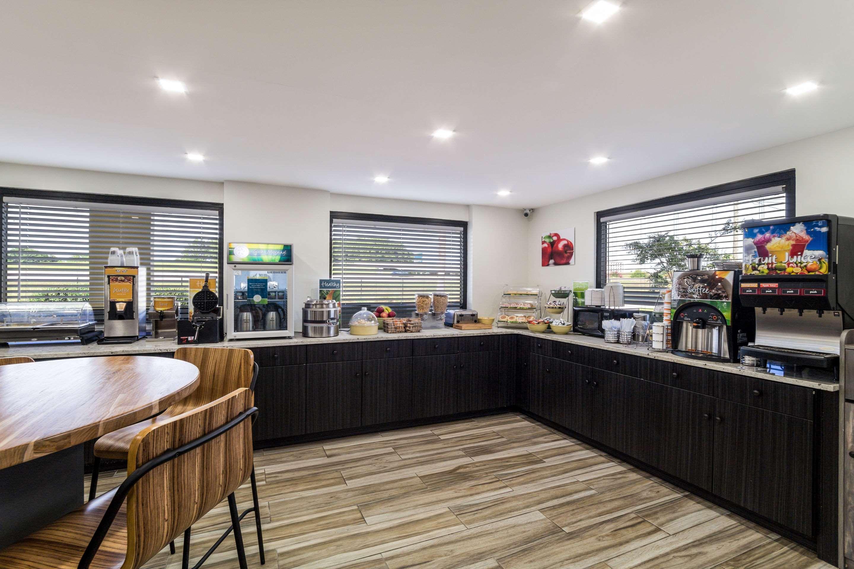 Quality Inn Coliseum Север Чарлстон Экстерьер фото