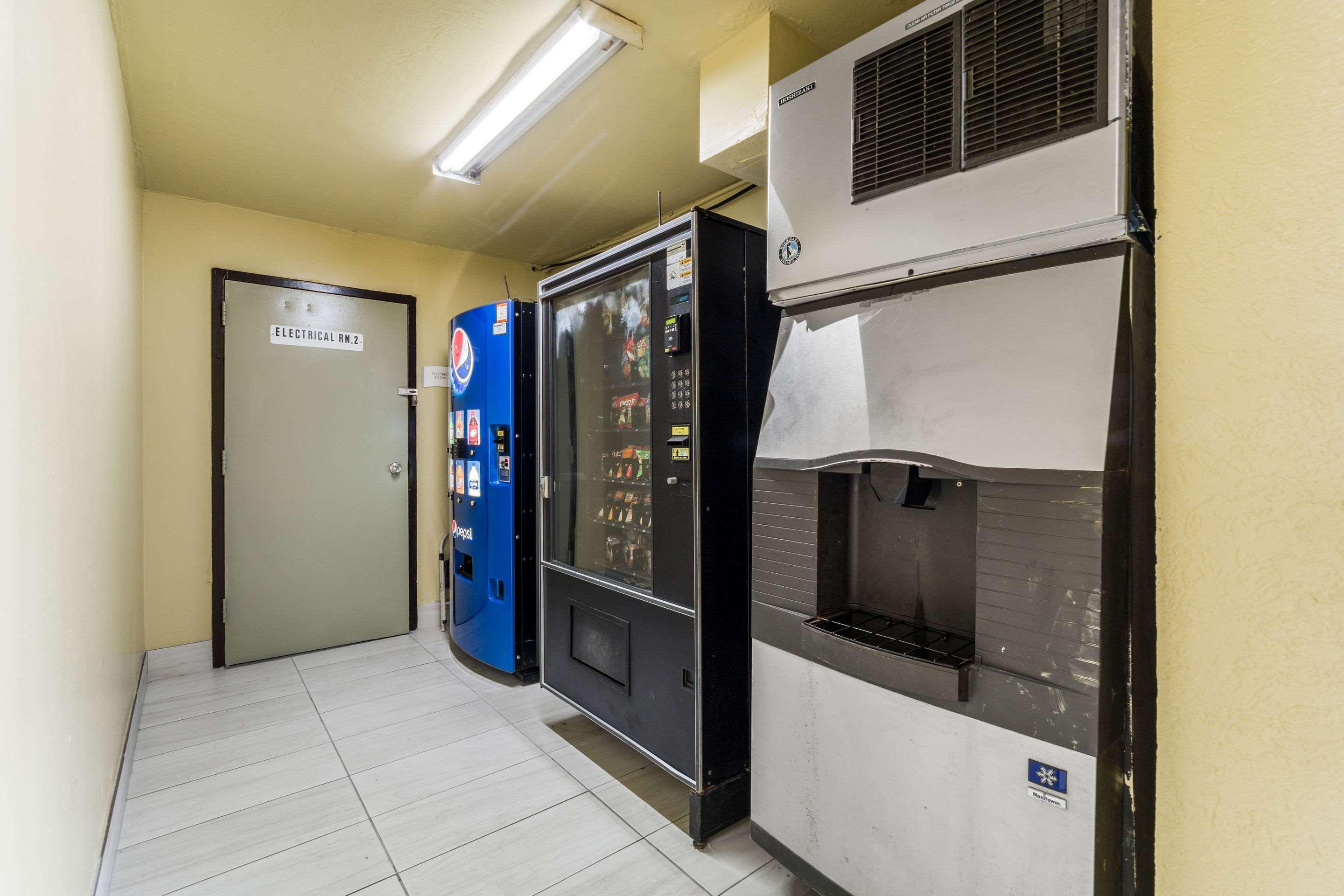 Quality Inn Coliseum Север Чарлстон Экстерьер фото